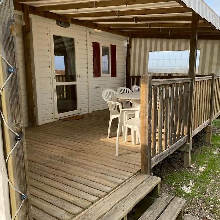 Mobil Home avec spacieuse terrasse à Meschers proche de Royan Exterior foto
